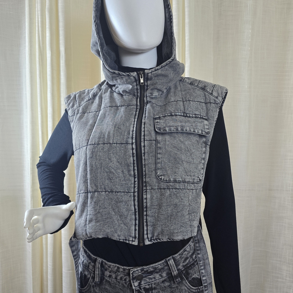 Stylish Gray Hooded Vest for Women